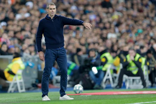 阿斯：莱万在巴萨陷入困境